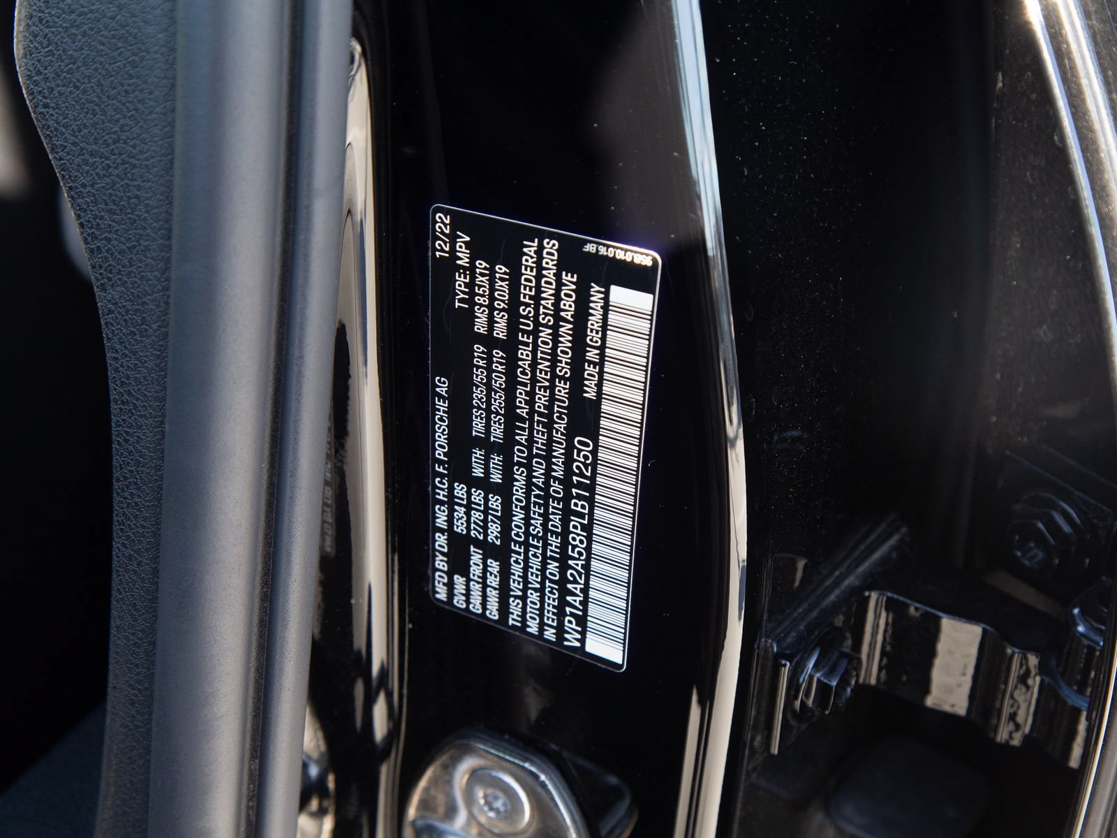 Certified 2023 Porsche Macan AWD/4WD image 22