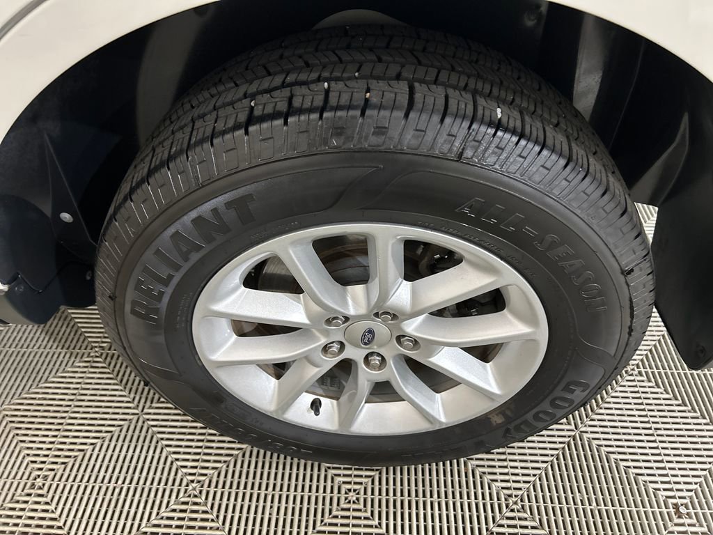 Used 2013 Ford Edge SE FWD image 11