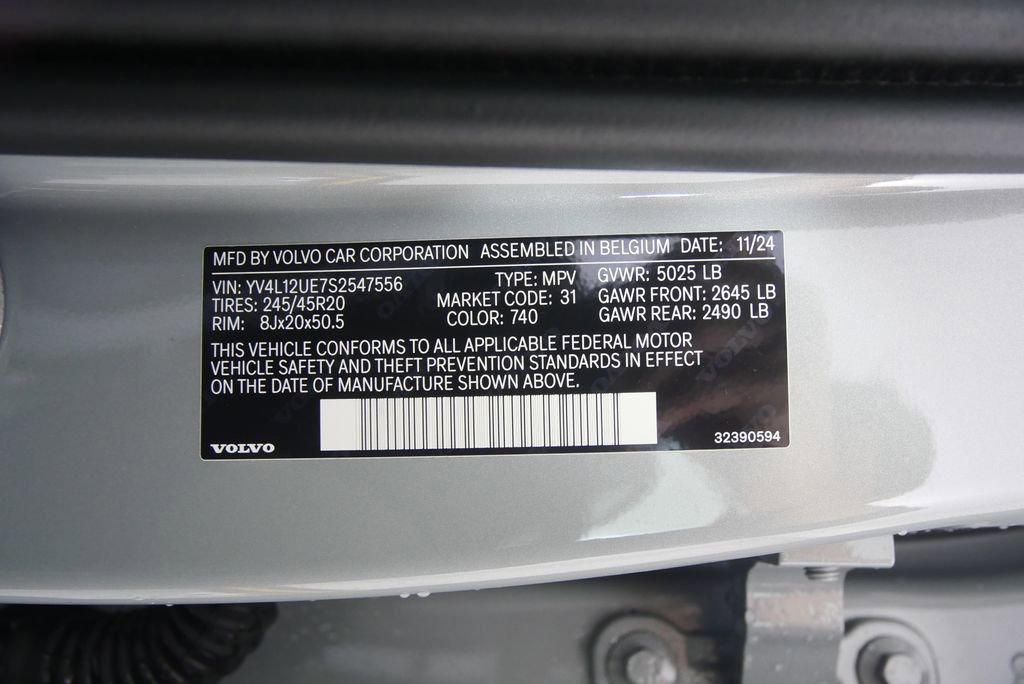 Used 2025 Volvo XC40 B5 Plus w/ Climate Package image 23