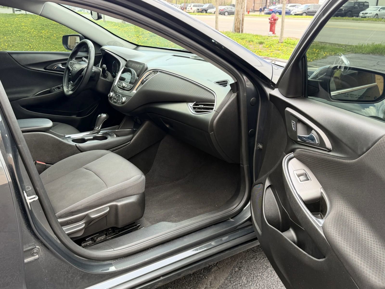 Used 2017 Chevrolet Malibu LT FWD image 24