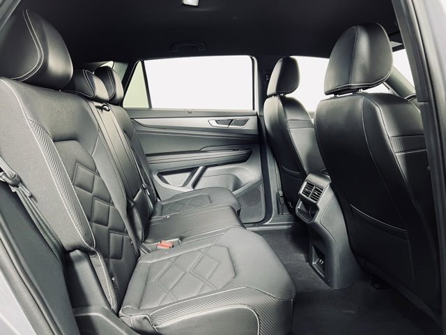 Used 2024 Volkswagen Atlas Cross Sport SE image 14