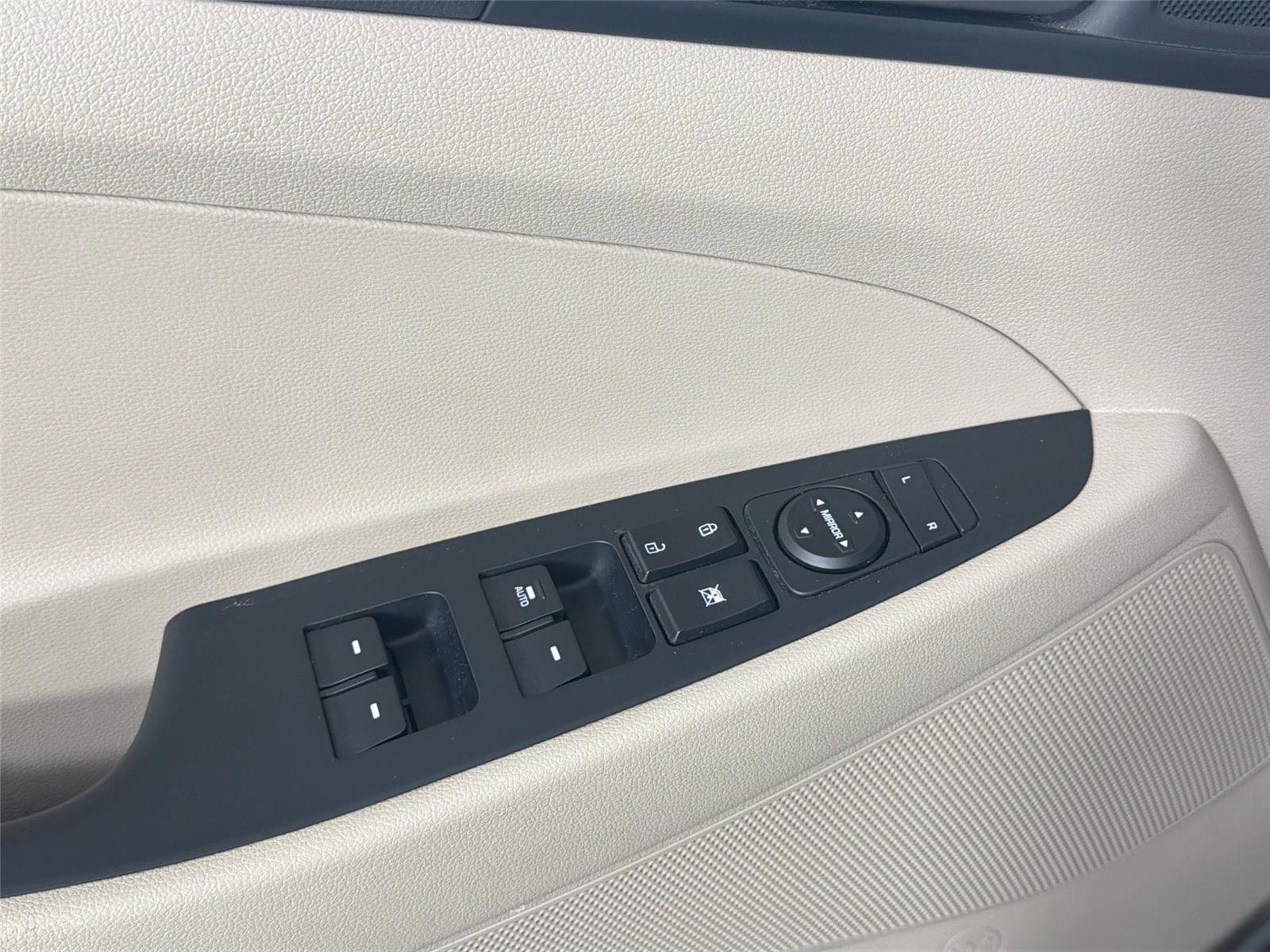 Used 2018 Hyundai Tucson Value FWD image 16