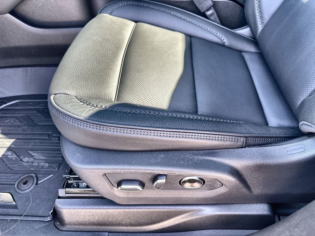 New 2026 GMC Yukon Denali w/ Sun & Power Step Package image 25