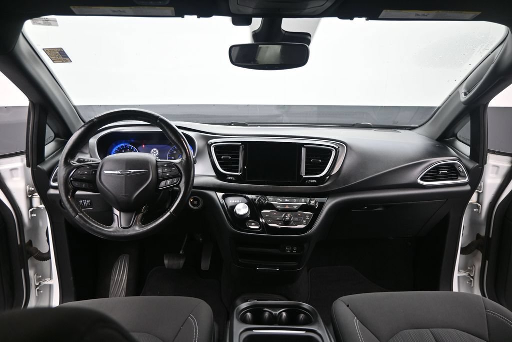 Used 2019 Chrysler Pacifica Touring Plus w/ Advanced Safetytec Group FWD image 29