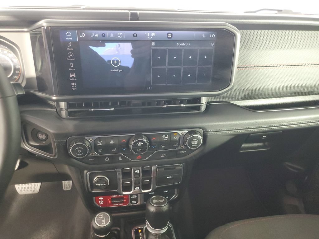 Used 2025 Jeep Wrangler Unlimited Rubicon w/ Convenience Group AWD/4WD image 17