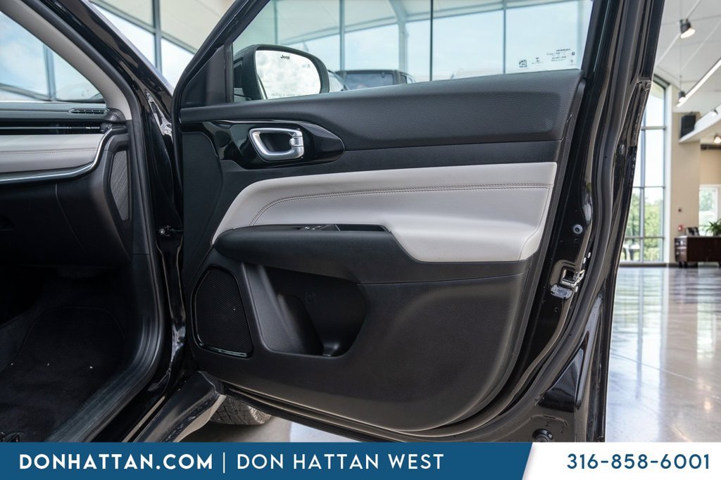 Used 2022 Jeep Compass Limited AWD/4WD image 23