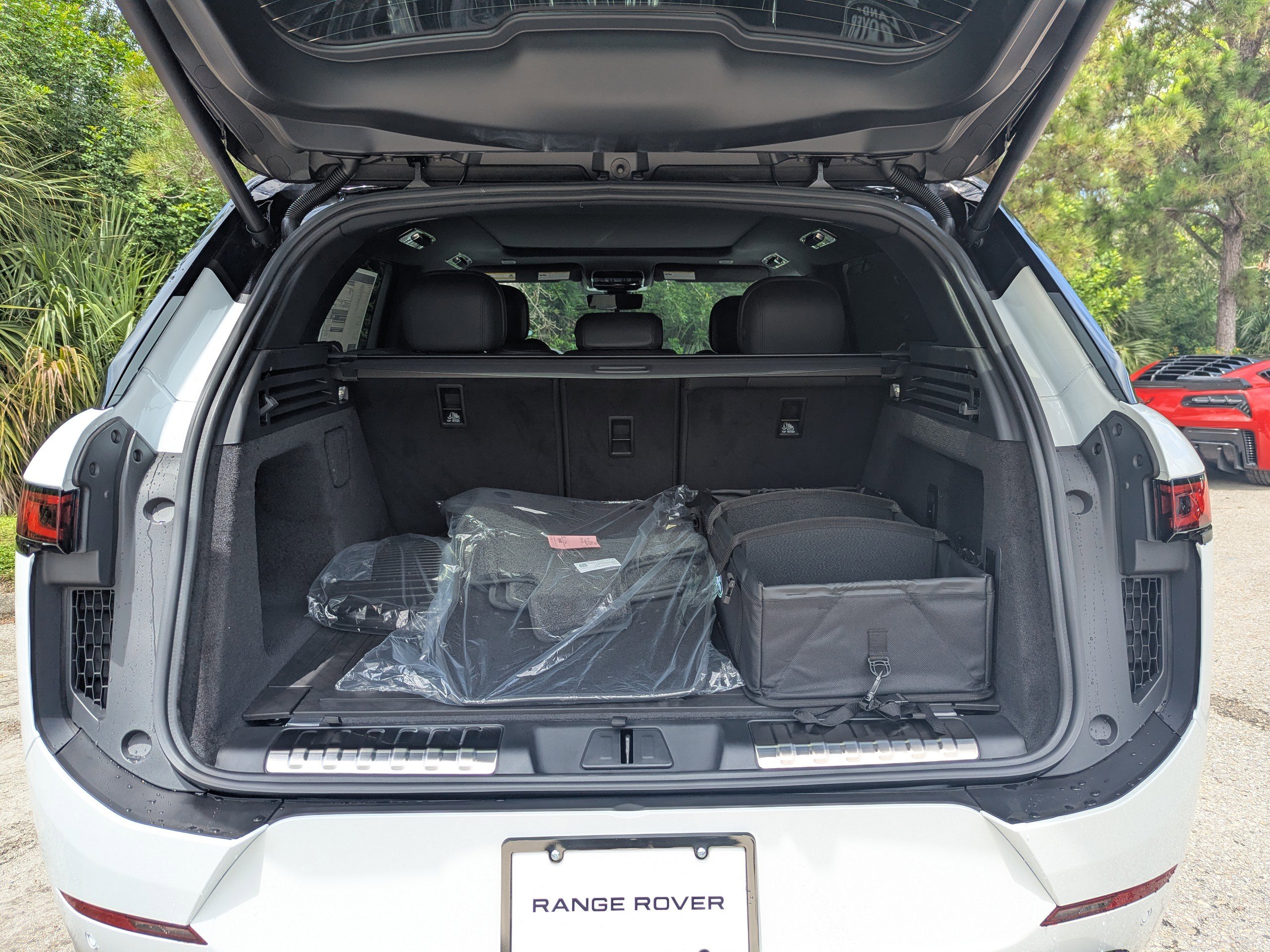 New 2025 Land Rover Range Rover Sport Dynamic SE image 11