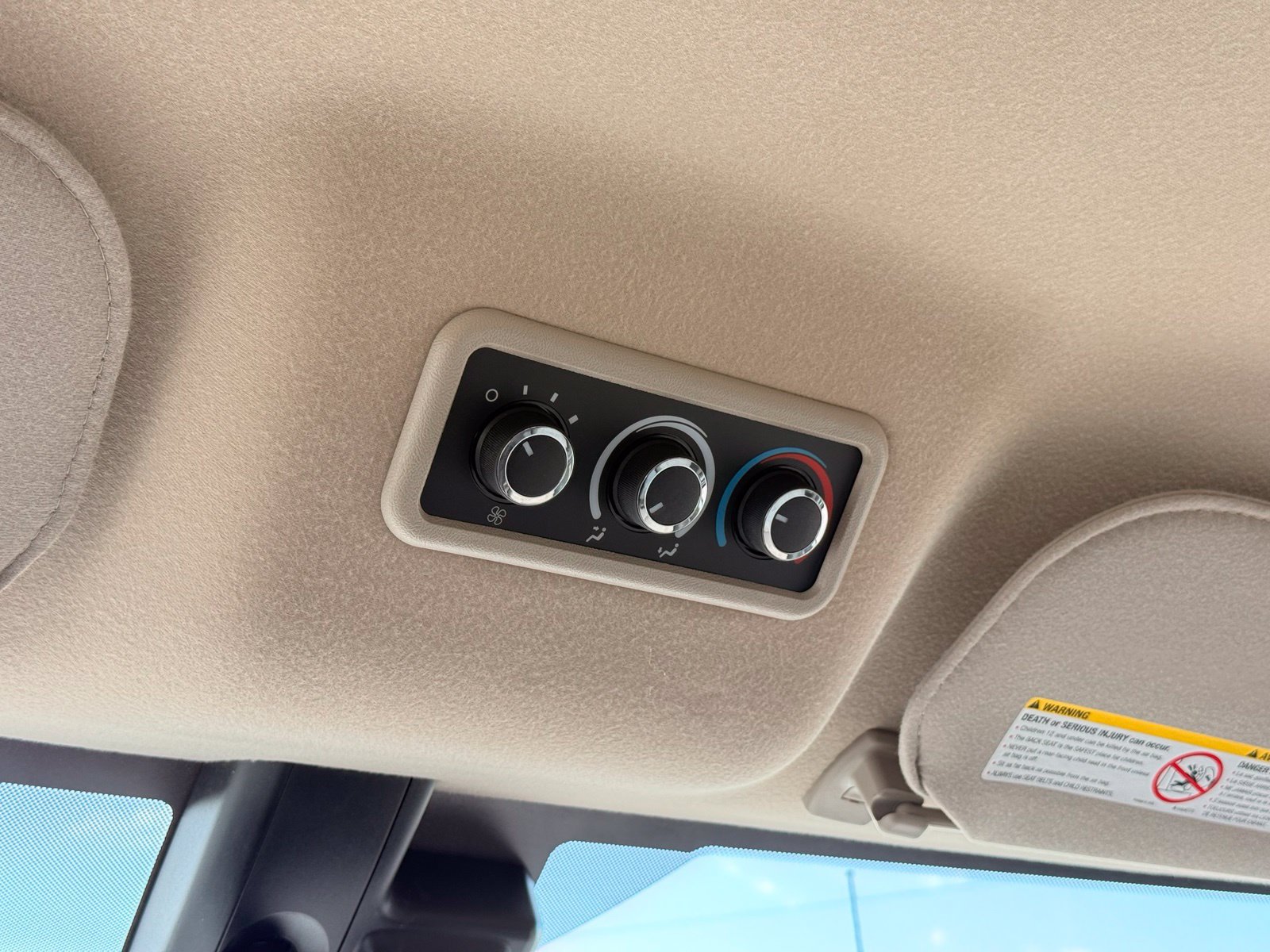 Used 2026 Chevrolet Express 3500 LT w/ LT Preferred Equipment Group RWD image 29
