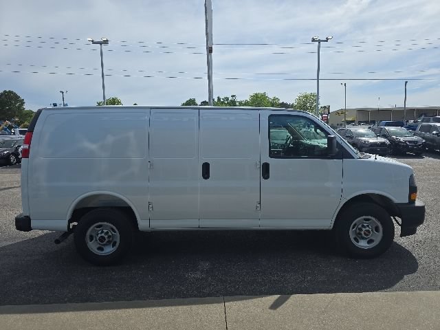 Used 2025 GMC Savana 3500 RWD image 6