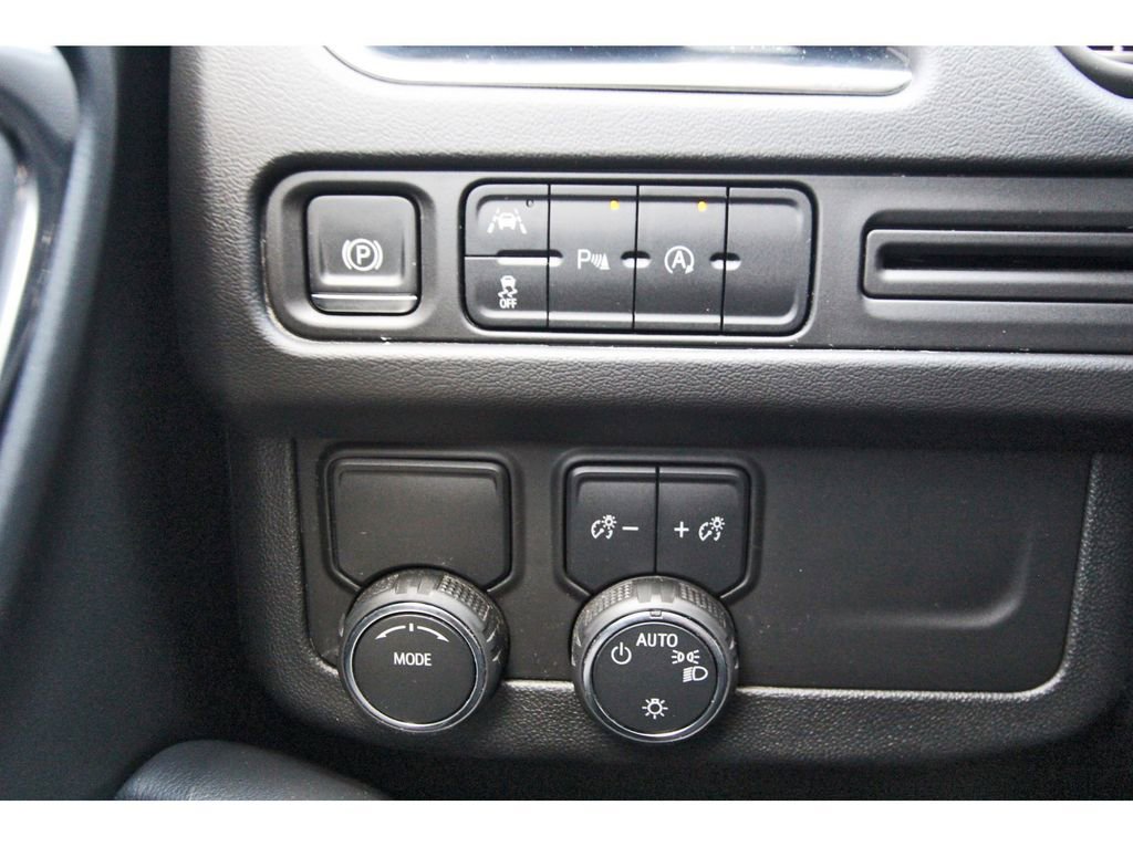 Used 2024 Chevrolet Suburban Premier RWD image 20
