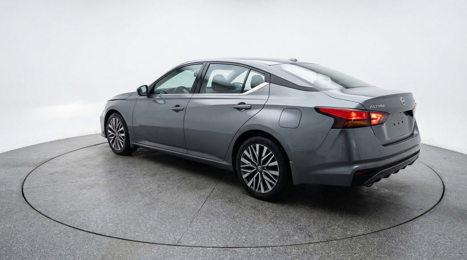 Used 2025 Nissan Altima 2.5 SV FWD image 6