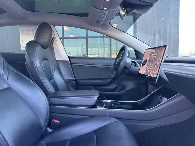 Used 2020 Tesla Model 3 Standard Range image 11