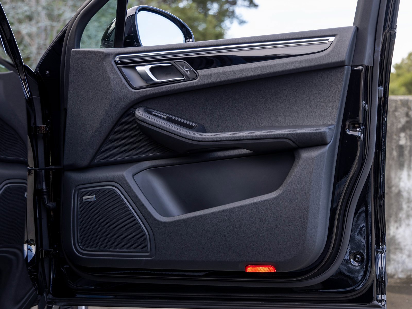 Certified 2025 Porsche Macan image 47