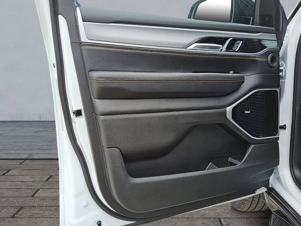 New 2026 Jeep Grand Wagoneer L 4WD image 17