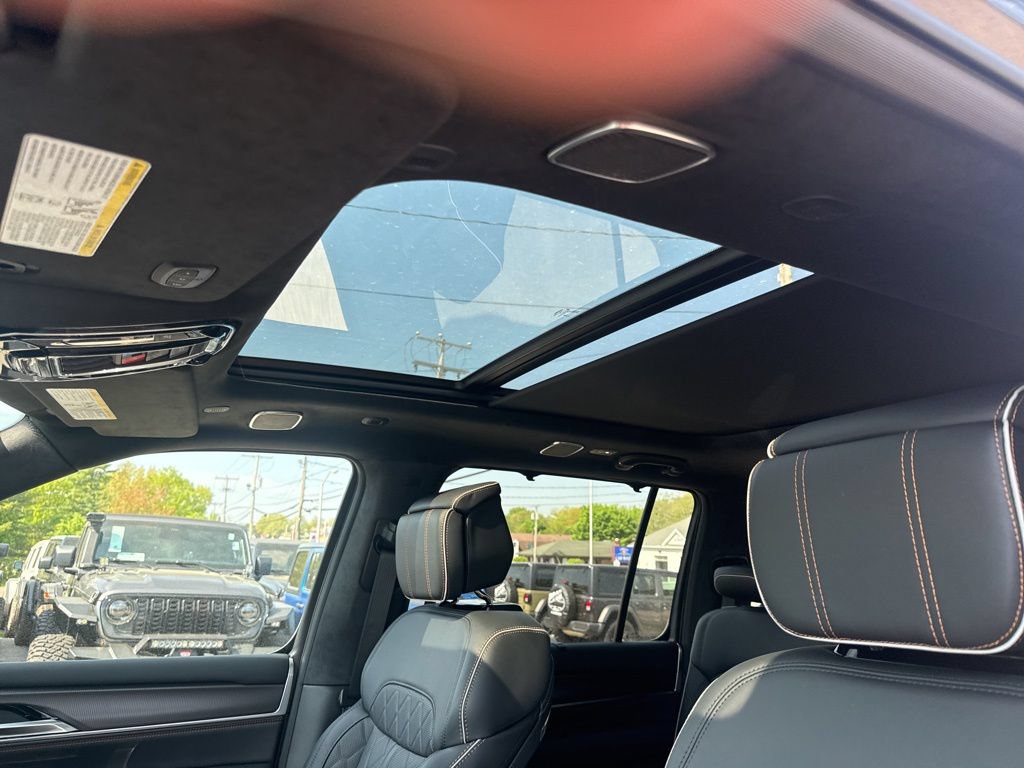 New 2026 Jeep Grand Wagoneer Summit AWD/4WD image 18