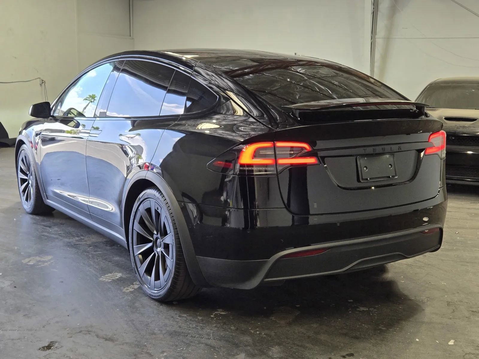 Used 2023 Tesla Model X image 2