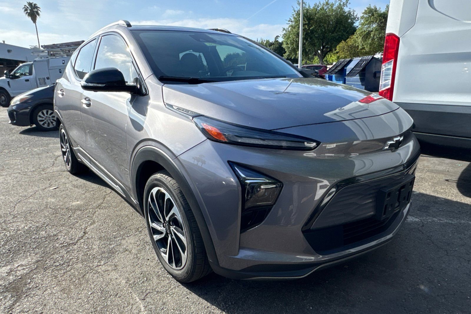 Used 2023 Chevrolet Bolt EUV Premier w/ Sun & Sound Package FWD image 2