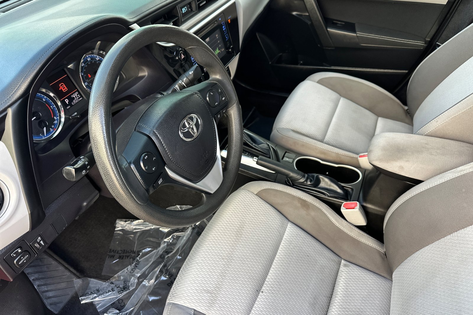 Used 2019 Toyota Corolla LE w/ Carpet Mat Package (TMS) FWD image 10