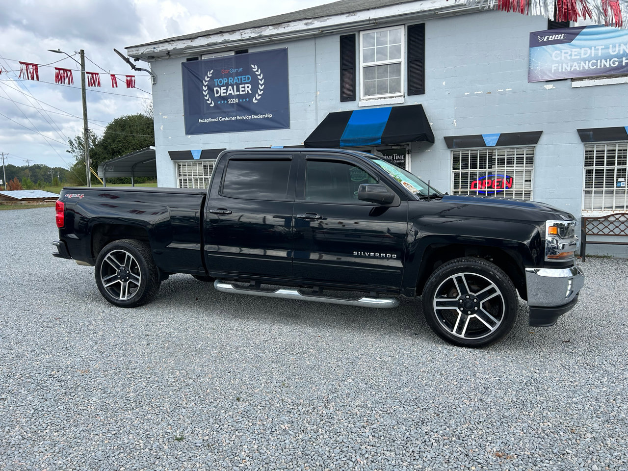 Used 2017 Chevrolet Silverado 1500 LT w/ LPO, Black Pack image 6