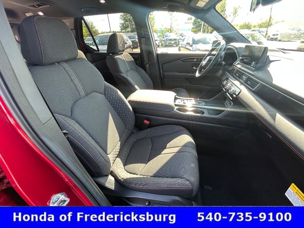 Used 2025 Honda Pilot Sport image 30