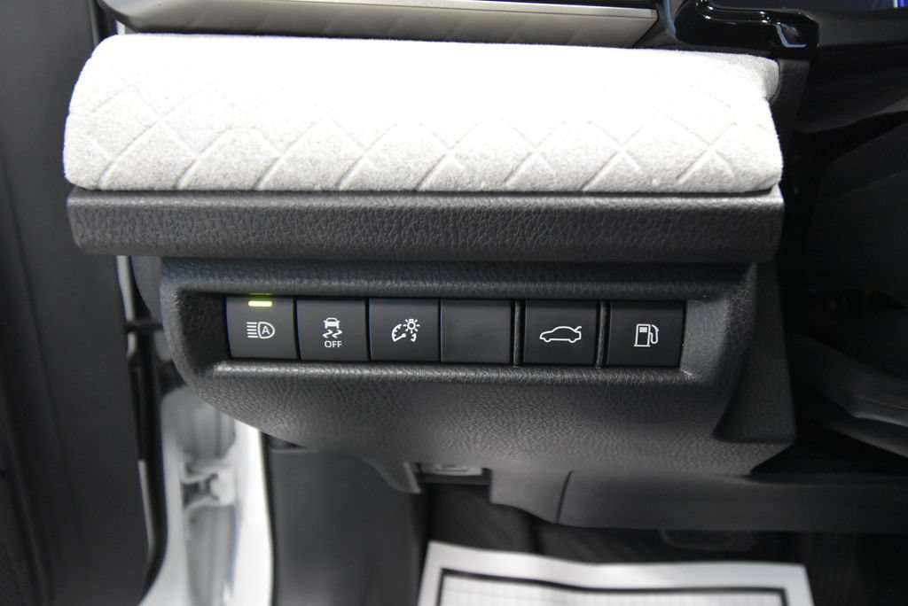 Used 2025 Toyota Camry XLE AWD/4WD image 6