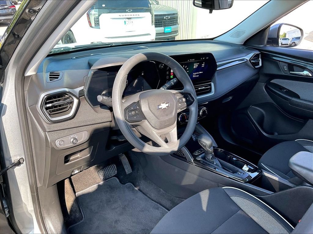 Used 2024 Chevrolet TrailBlazer LT w/ Driver Confidence Package AWD/4WD image 8