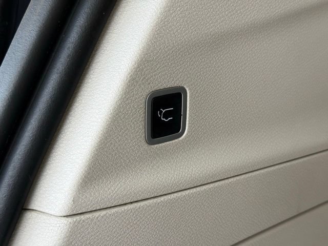 Used 2022 Chrysler Pacifica Touring-L FWD image 5