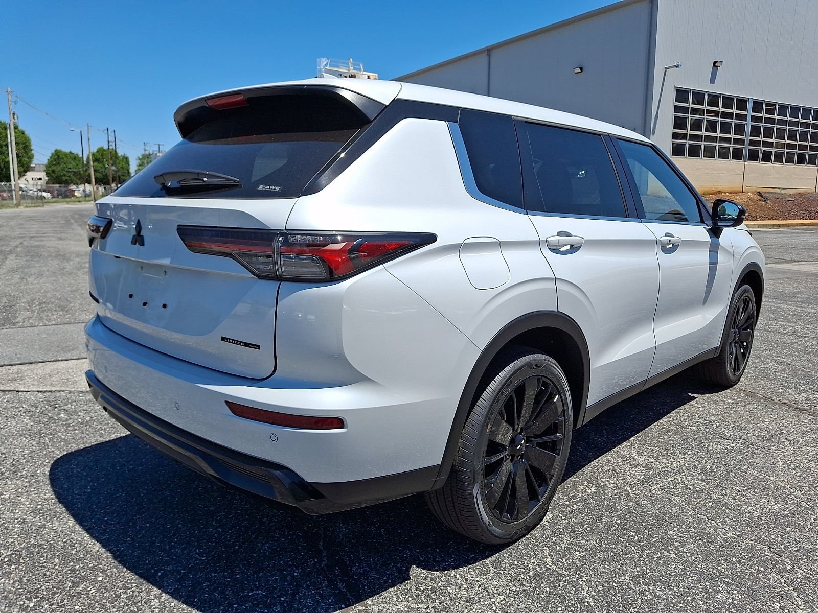 New 2026 Mitsubishi Outlander LE AWD/4WD image 8