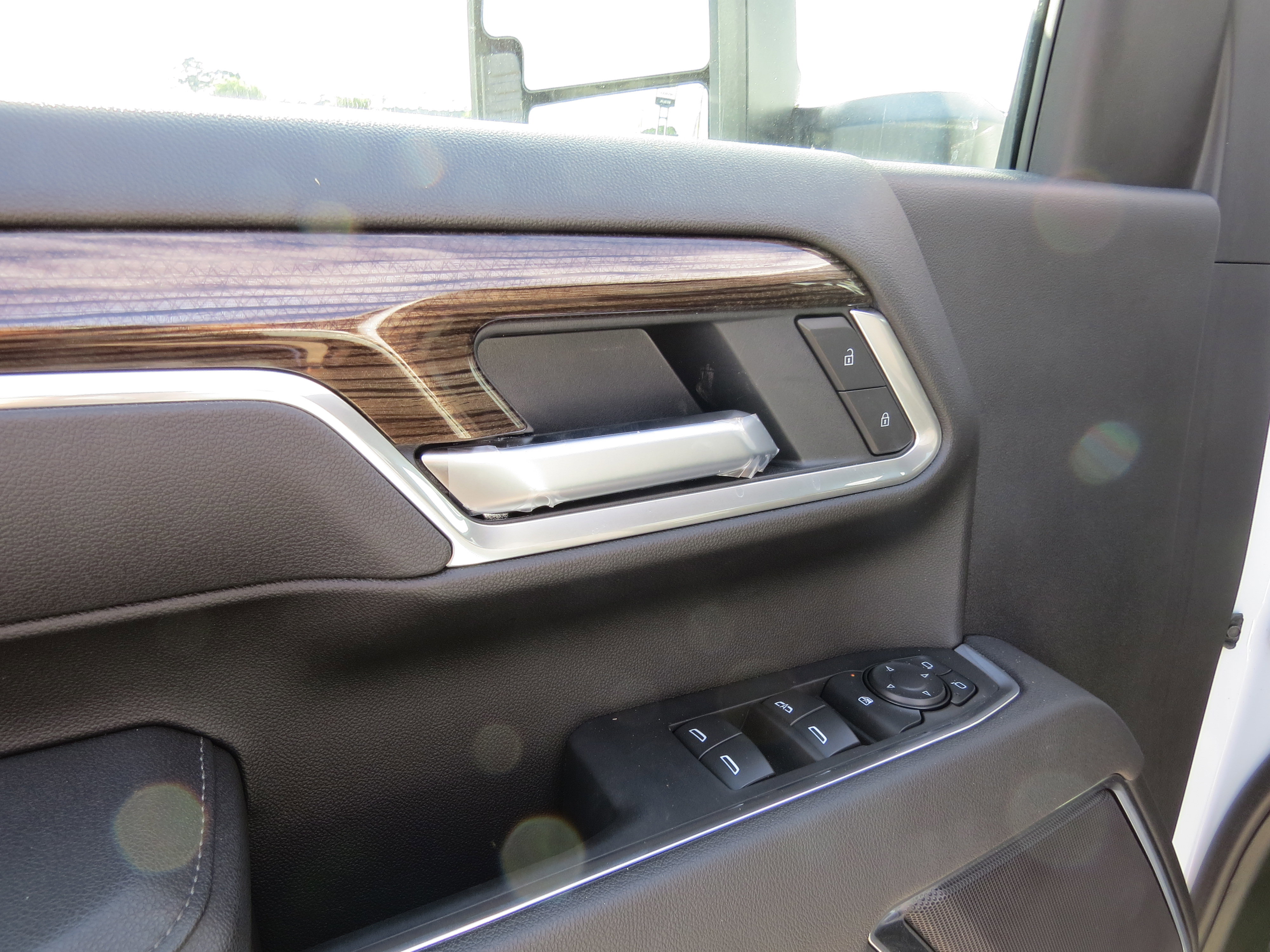 Used 2025 Chevrolet Silverado 2500 LT w/ Convenience Package image 21