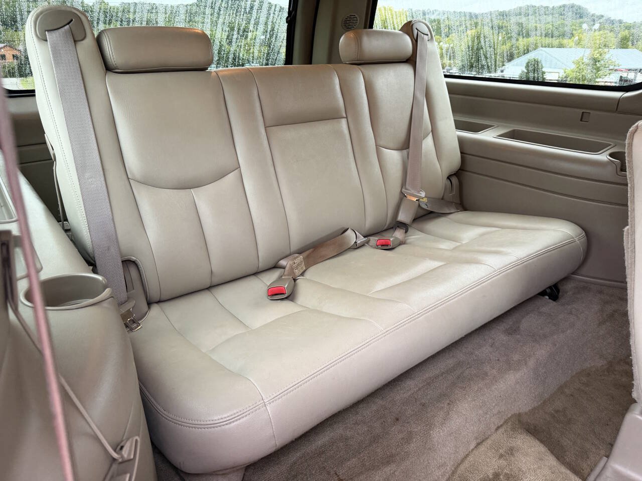 Used 2004 Chevrolet Suburban 2500 LT w/ Preferred Equipment Group AWD/4WD image 32