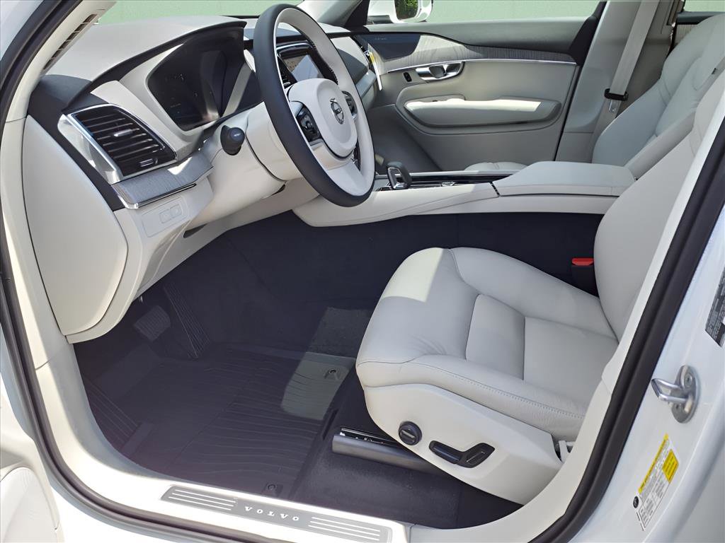 Used 2025 Volvo XC90 T8 Plus w/ Protection Package image 5