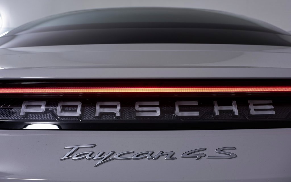 New 2025 Porsche Taycan 4S image 15