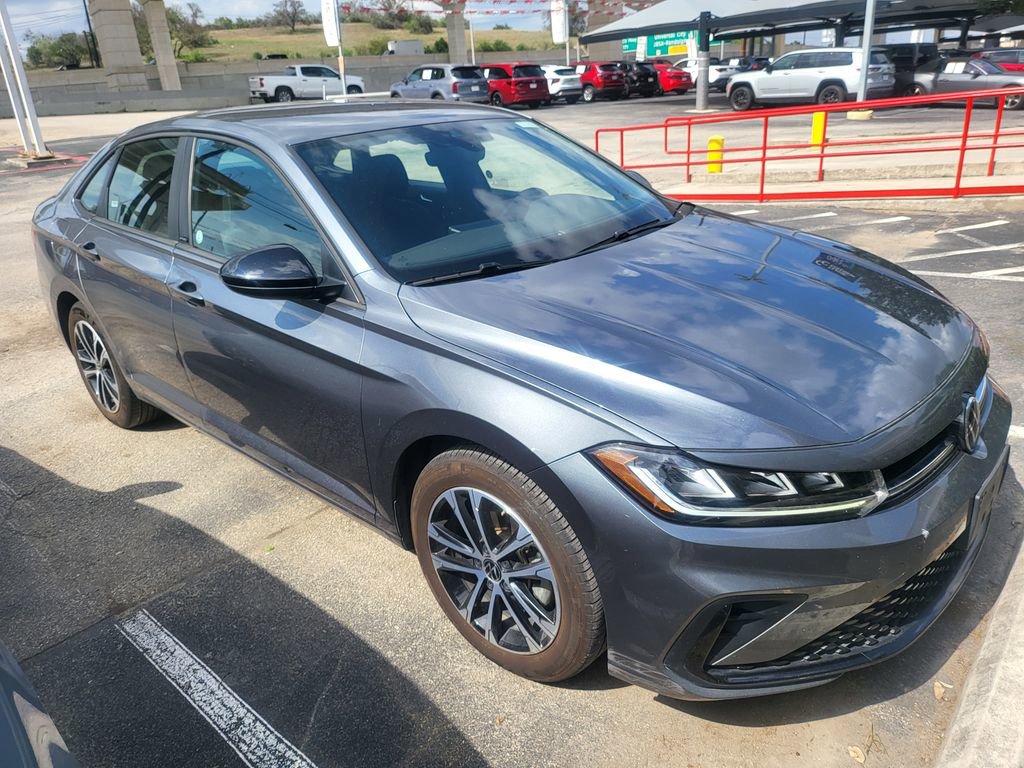 Used 2025 Volkswagen Jetta Sport image 13
