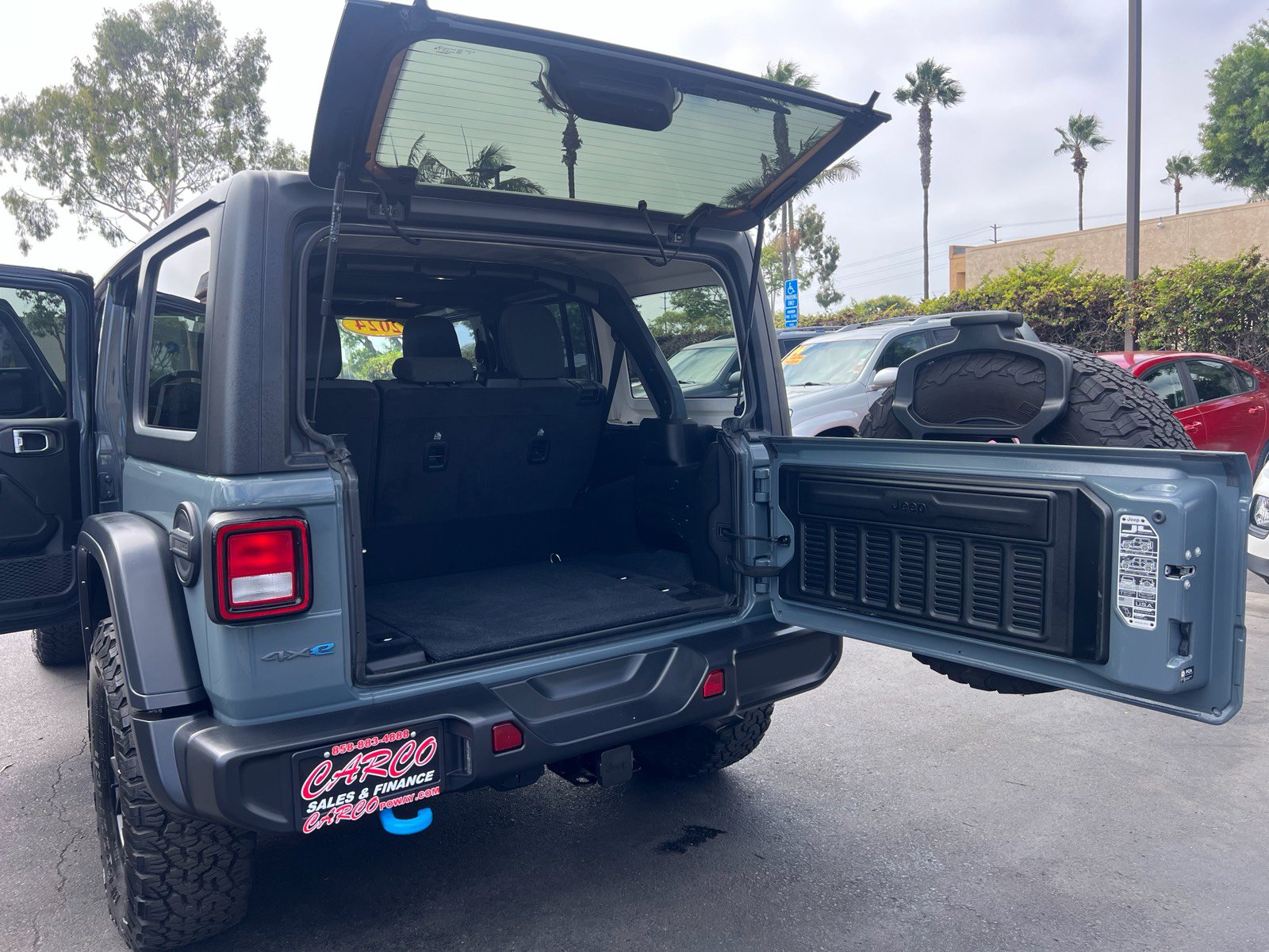 Used 2024 Jeep Wrangler Unlimited AWD/4WD image 33