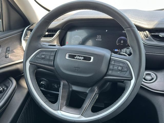 Used 2023 Jeep Grand Cherokee Limited AWD/4WD image 16