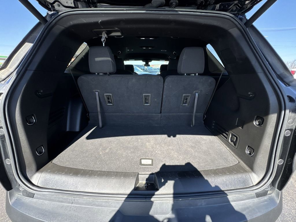Used 2023 Chevrolet Traverse LT image 24