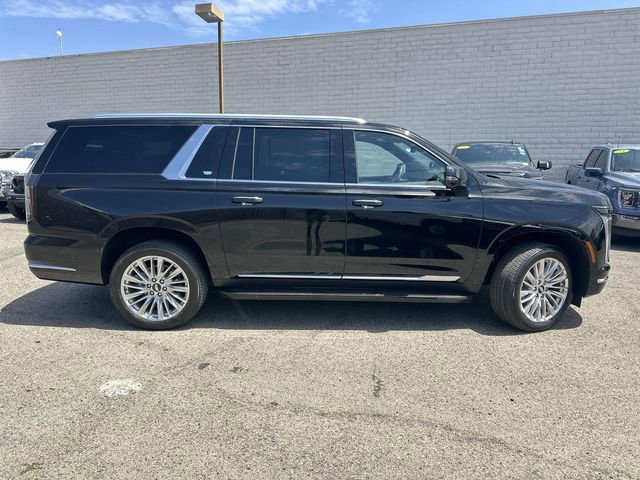 Used 2025 Cadillac Escalade ESV Premium Luxury AWD/4WD image 3