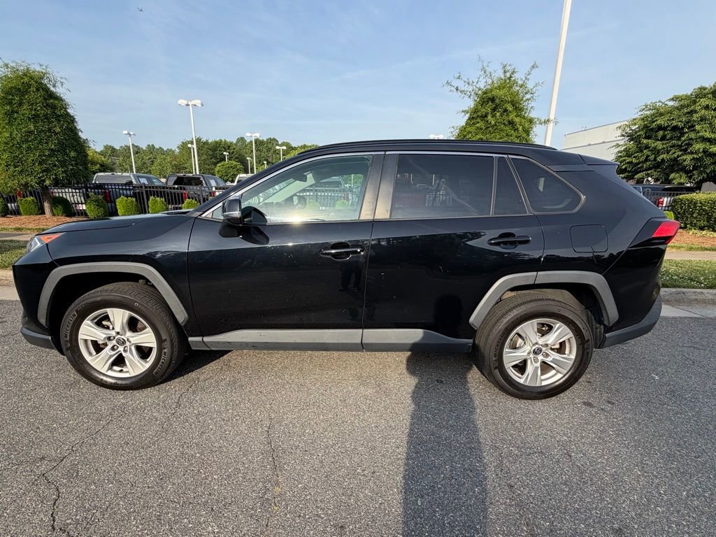 Used 2021 Toyota RAV4 XLE AWD/4WD image 5