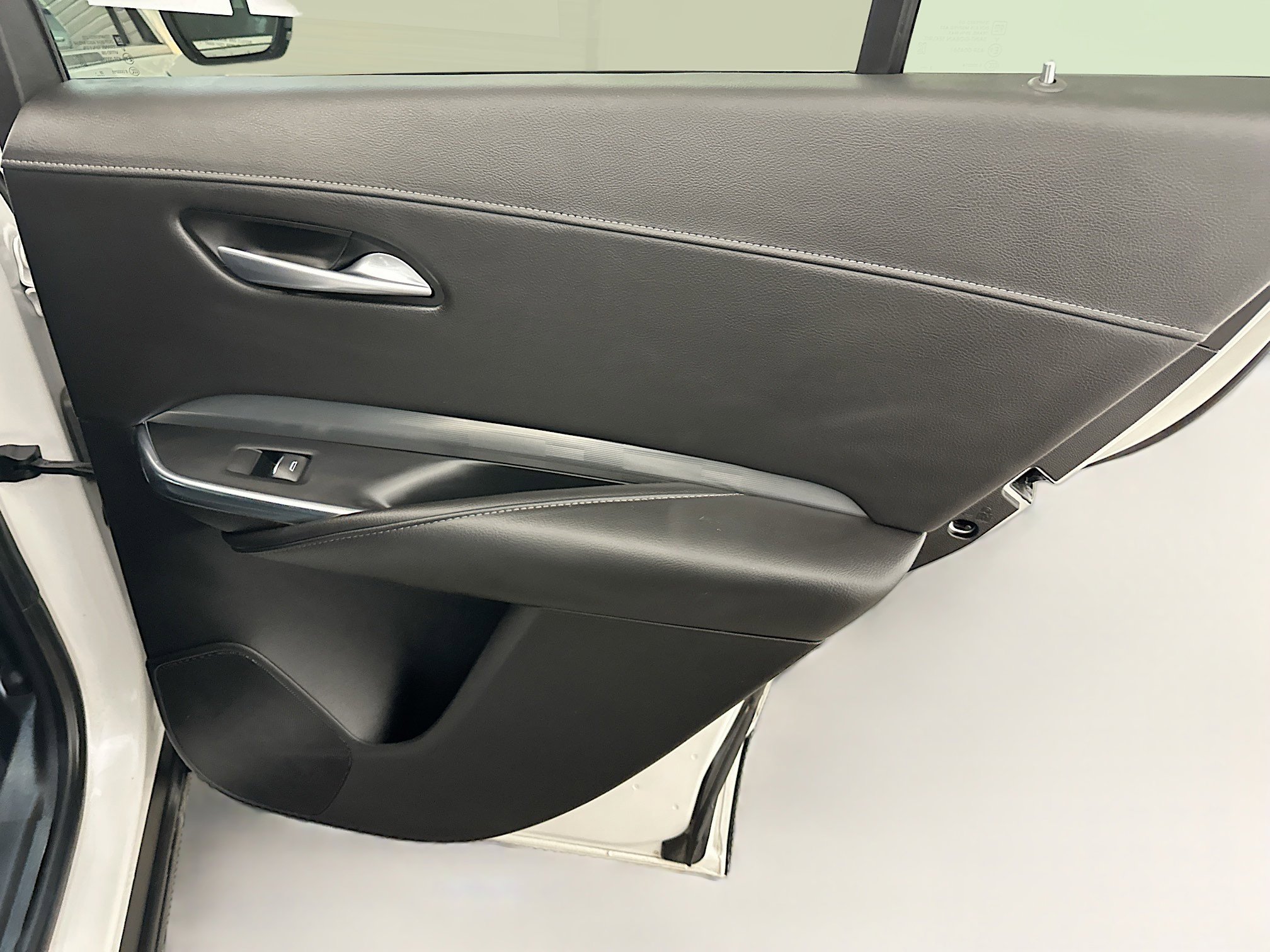 Used 2024 Cadillac XT4 Premium Luxury image 32