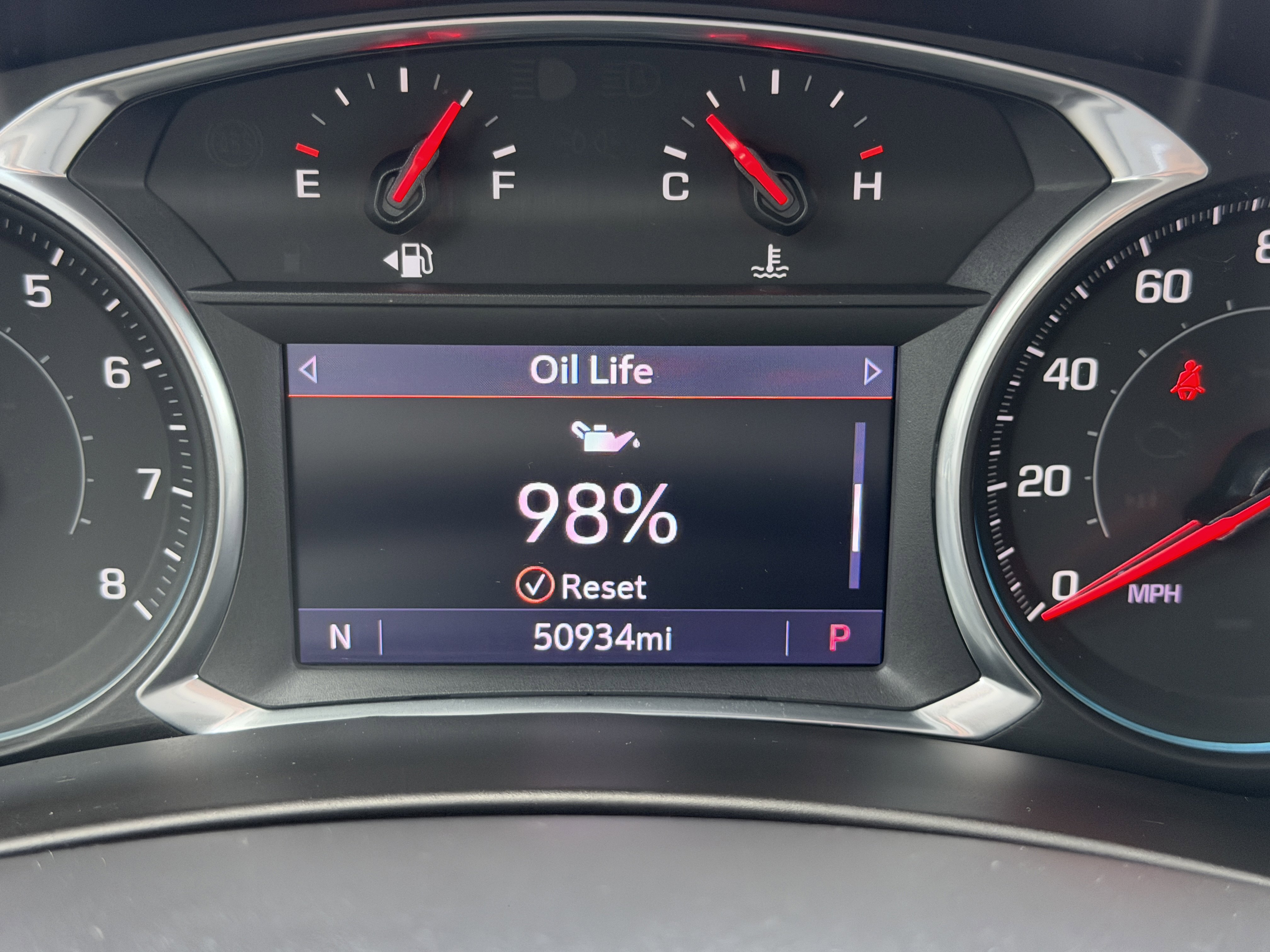 Used 2020 Chevrolet Equinox Premier image 32