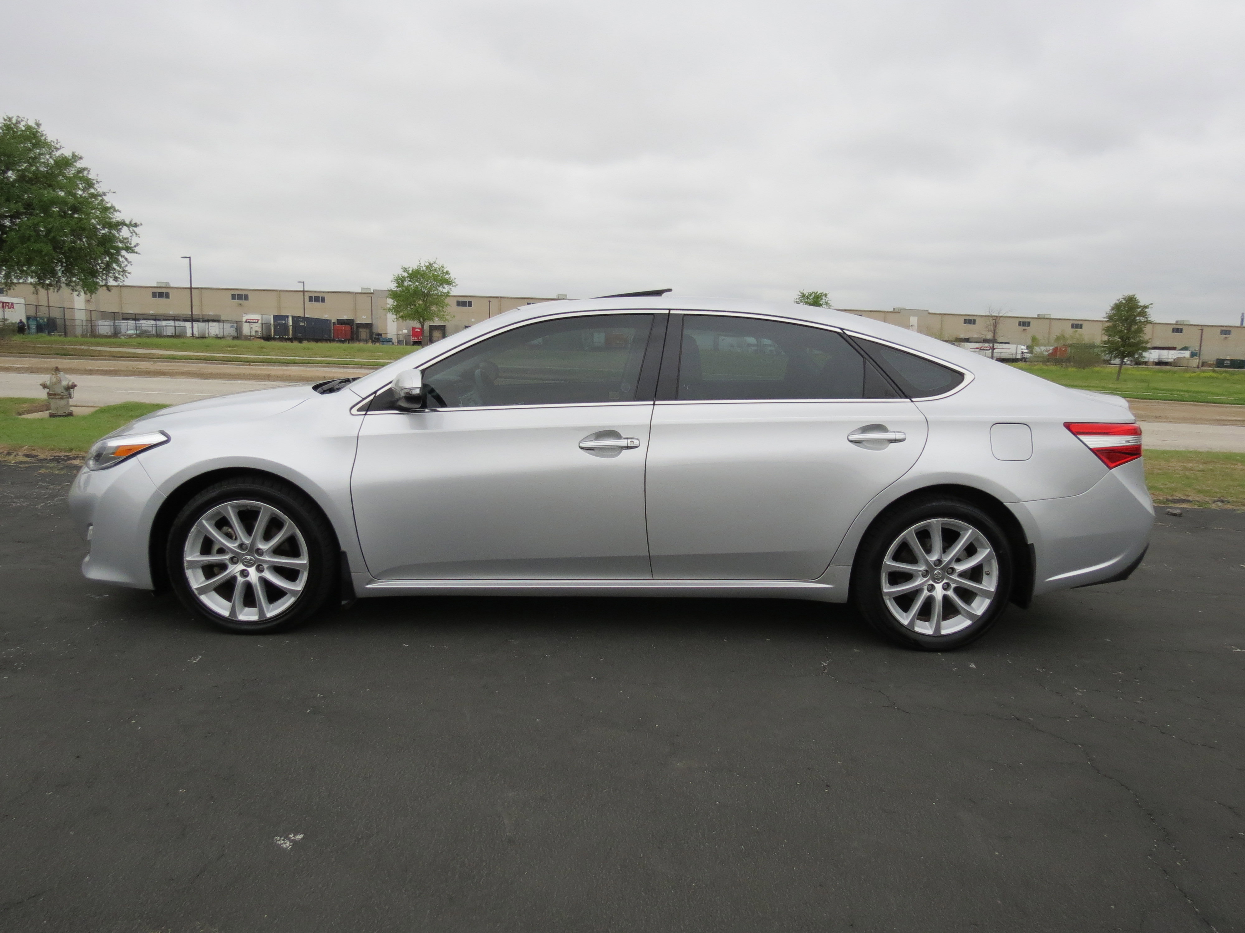 Used 2013 Toyota Avalon XLE Touring image 3