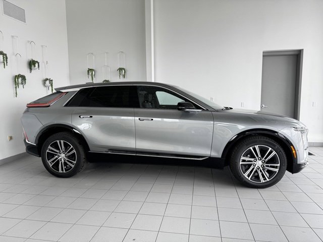 New 2025 Cadillac Lyriq Luxury image 32