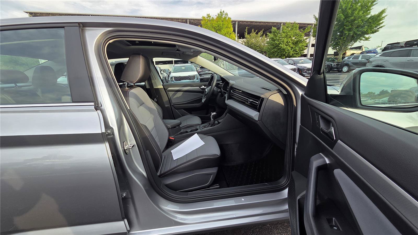 New 2026 Volkswagen Jetta SE FWD image 30