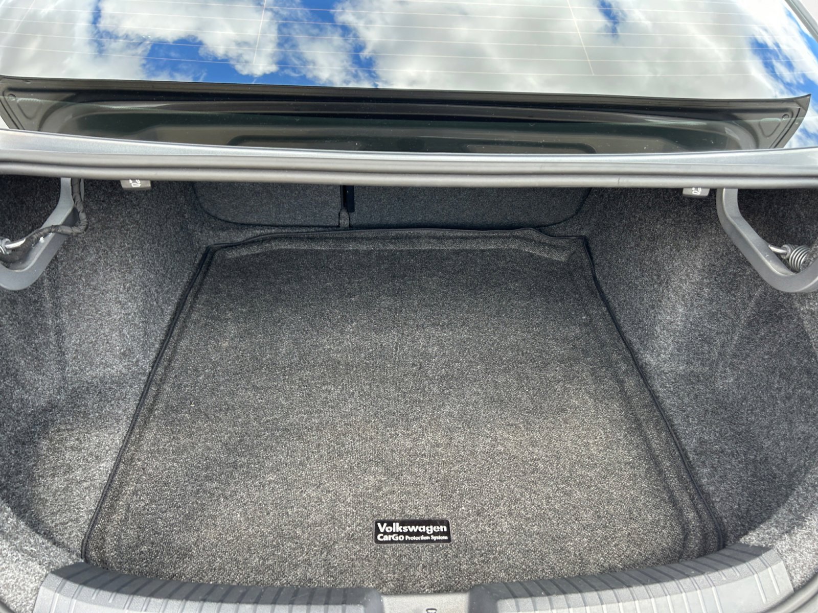 Used 2025 Volkswagen Jetta Sport image 10