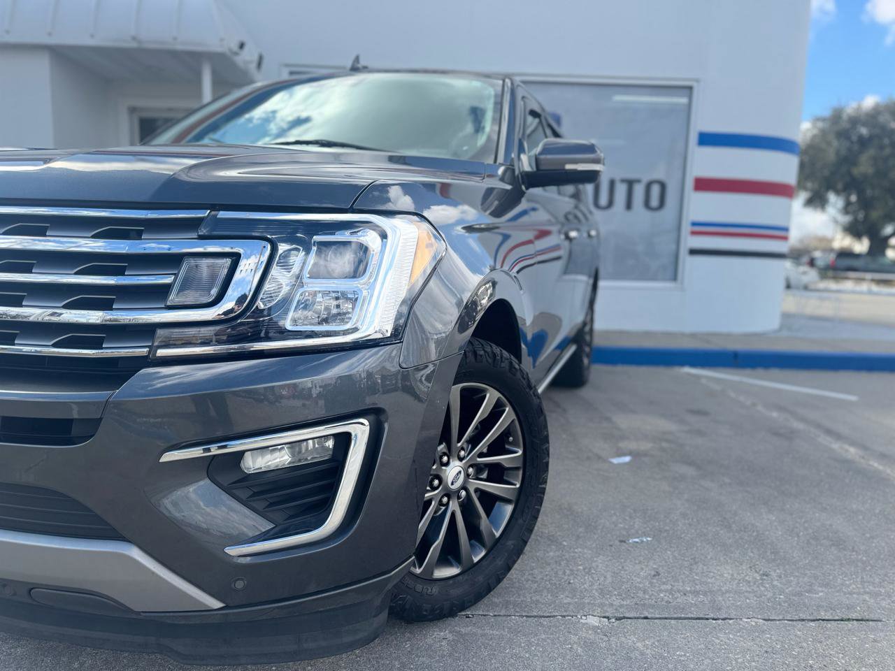 Used 2020 Ford Expedition Limited image 4