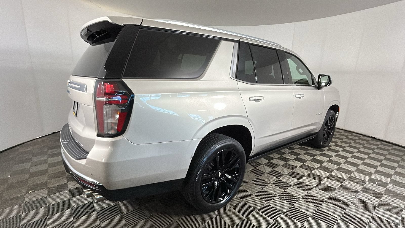 Used 2023 Chevrolet Tahoe Premier AWD/4WD image 3