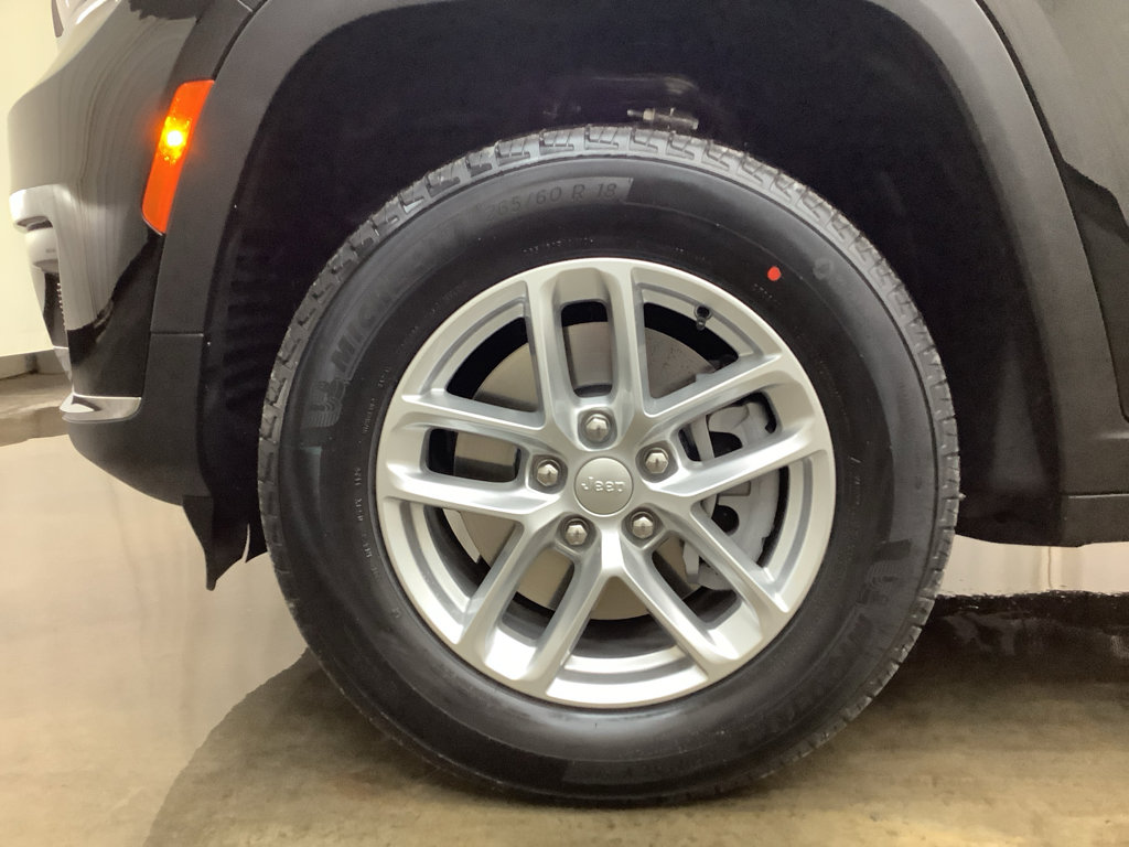 New 2025 Jeep Grand Cherokee L Laredo image 29