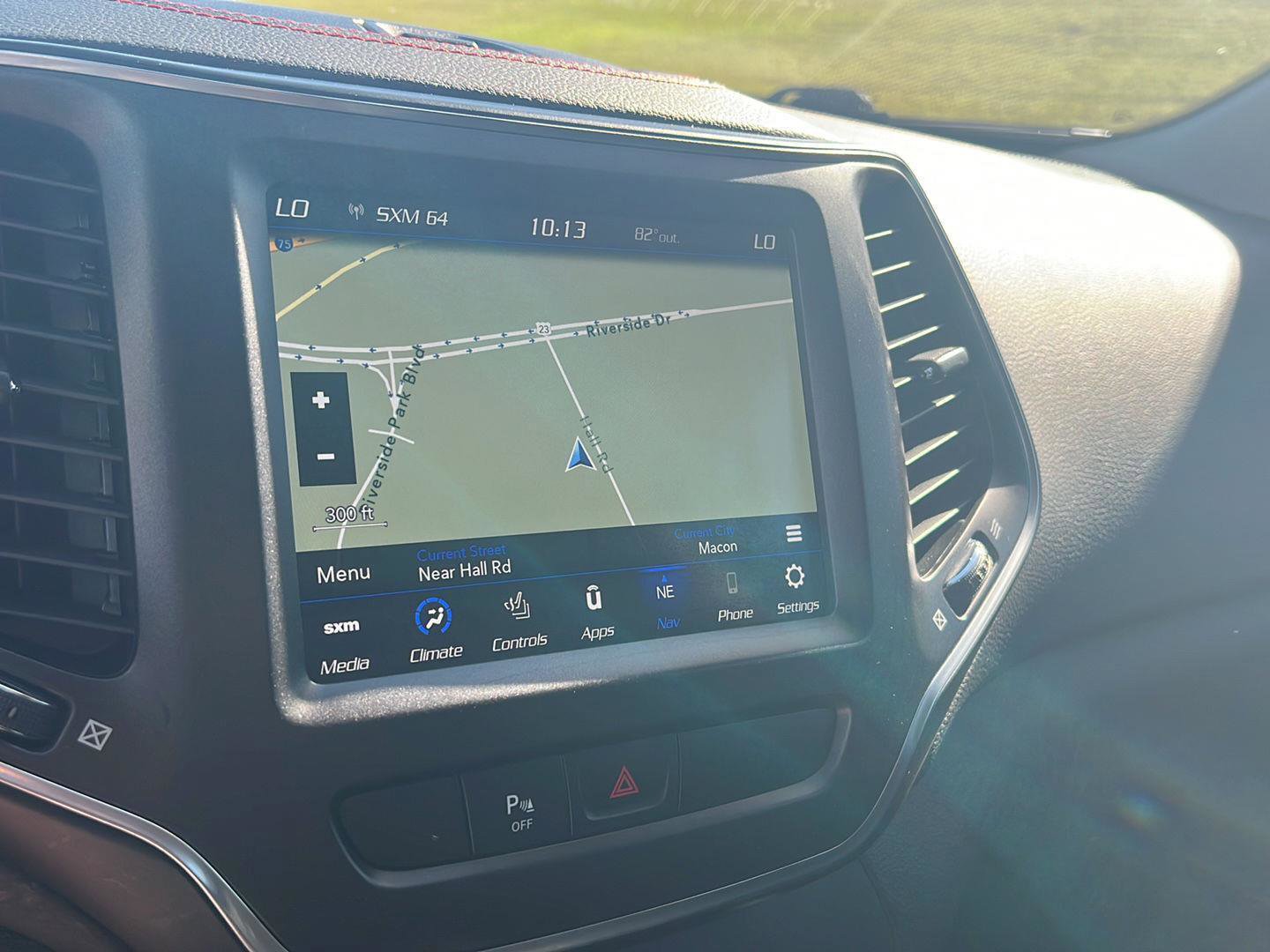 Used 2020 Jeep Cherokee Trailhawk AWD/4WD image 24