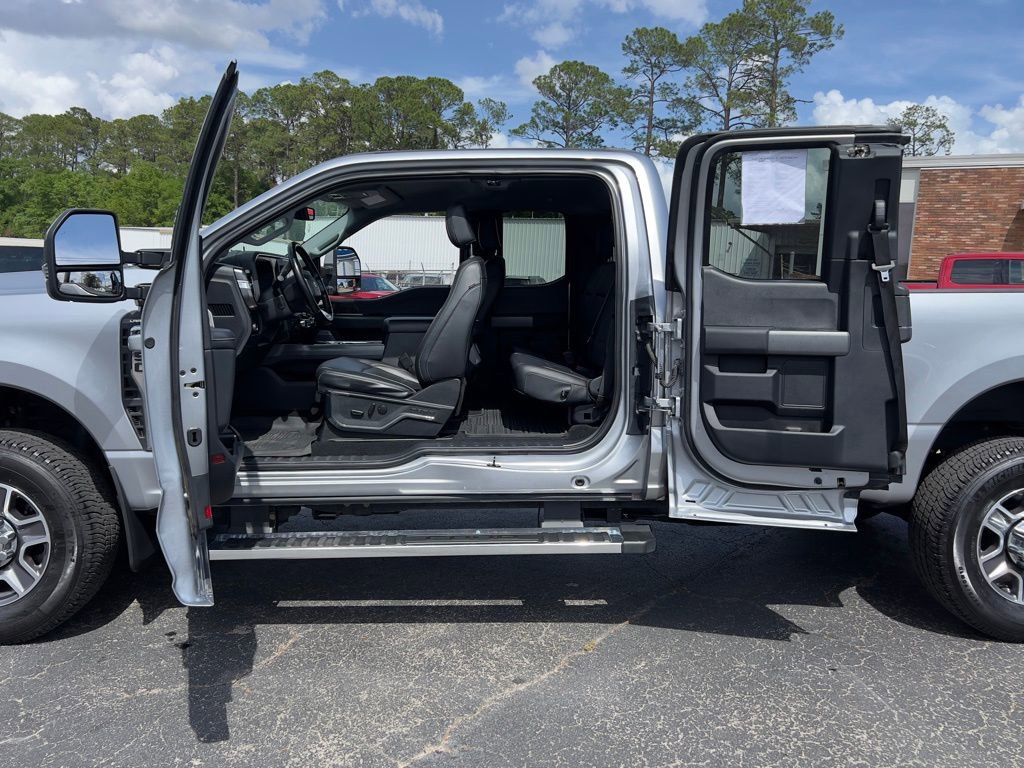 Used 2023 Ford F250 Lariat image 13