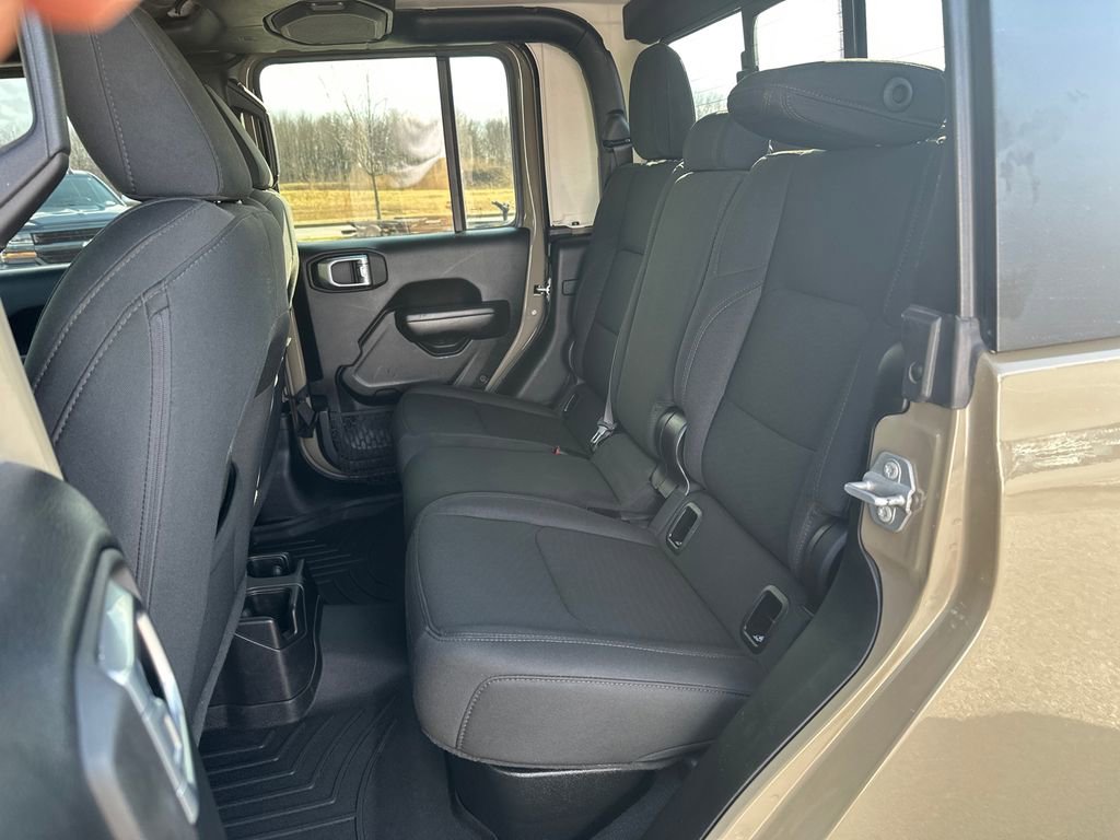 Used 2020 Jeep Gladiator Sport image 27